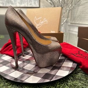 Christian louboutin shoes size 39